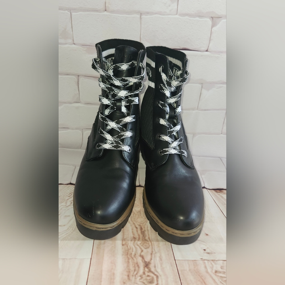 Black Lace-Up Women's Boots